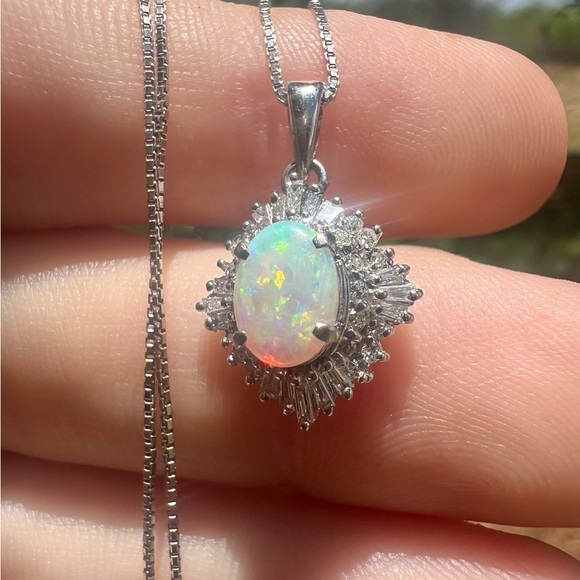 1.11ct solid platinum genuine opal/VS Diamond necklace - Picture 8 of 12